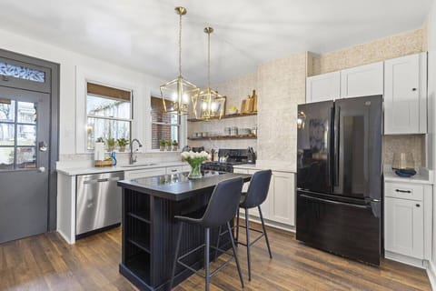 Stylish kitchen, stainless steel appliances, and all the essentials for memorable meals with loved ones.
