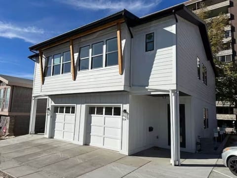New construction Town Home. Rent 1 or both sides.