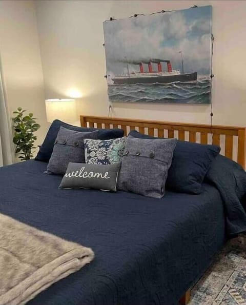 Master bedroom.. King-size bed and en-suite bathroom.