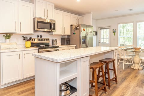 Stocked kitchen - cookware, spices, air fryer, crock pot, crab boil pot. 