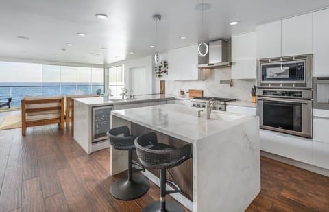 Open Chefs Kitchen, perfect for hosting. 