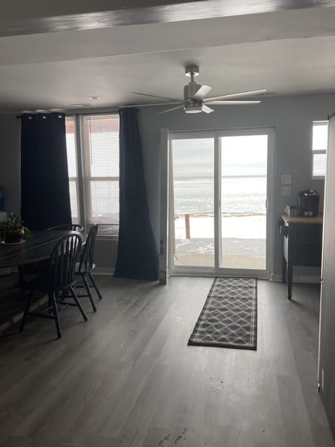 Eat and Kitchen sliders out to back deck