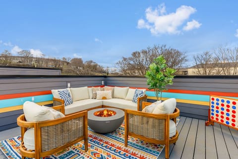 Spacious Rooftop Retreat with Cozy Fire Pit
