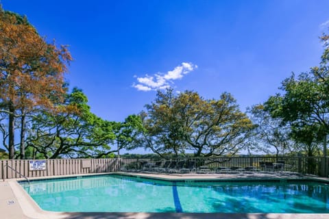 Guests of Creek Watch may access the community pool.
