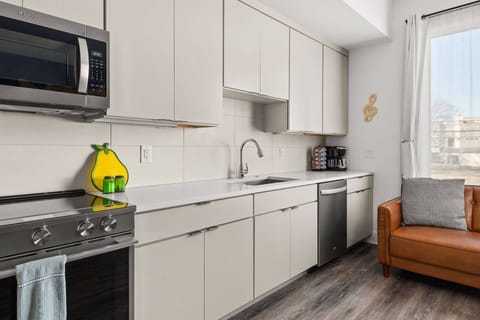 Nashville Eats: Studio with Modern Kitchen Near Downtown