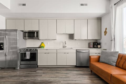 Nashville Cooking Retreat: Studio with Full Kitchen Amenities