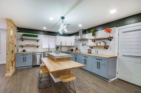 Kitchen | Drip Coffee Maker | Bar Seating