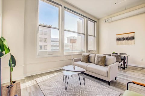 CozySuites 2BR Queen with Direct Skybridge Access