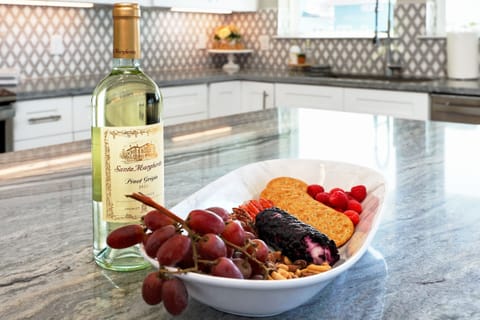 Enjoy delicious meals in the kitchen