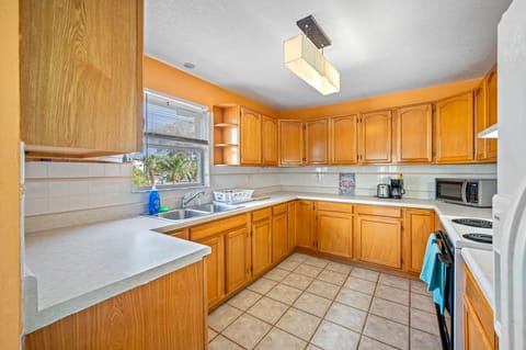 Spacious and clean kitchen with microwave, coffee maker, fridge, full oven. 