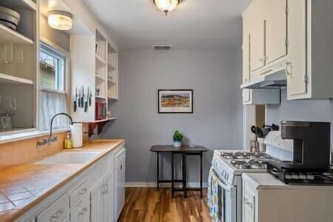 Vintage touches and fully stocked kitchen!