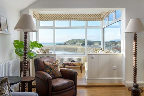 Porth Beach House, Porth, Cornwall, self catering with Beach Retreats.