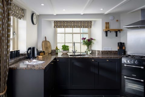 Kitchen at Porth Beach House, Porth, Cornwall, self catering with Beach Retreats.