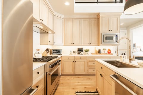 Stone counters and Viking appliances