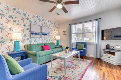Pensacola Vacation Rental | 3BR | 2BA | 1,074 Sq Ft | 3 Steps to Enter