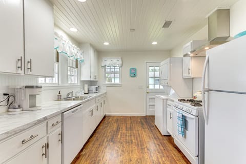 Kitchen | Trash Bags/Paper Towels