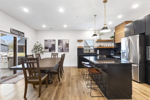 Kitchen & Dining Area