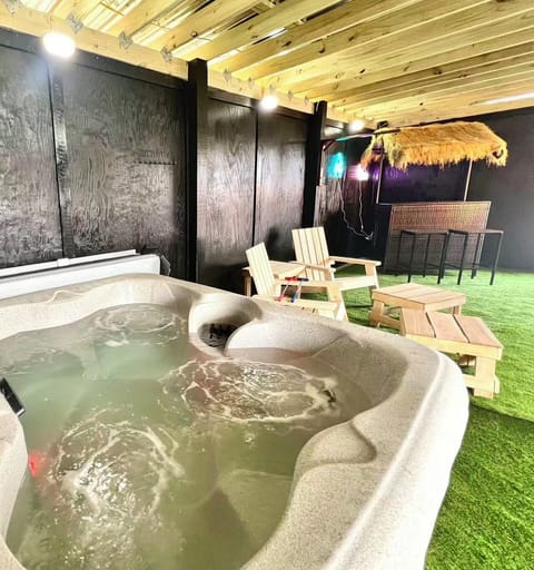 Indoor spa tub