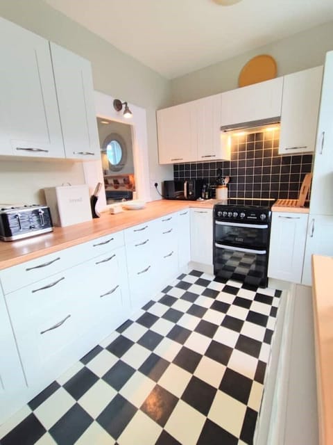 Spacious Kitchen with gas oven and hob.