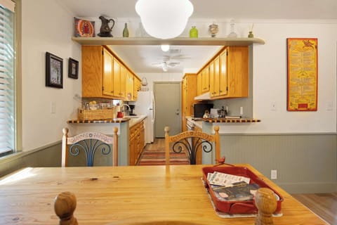 Farm House - Dining area and well-appointed kitchen