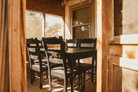 Farm House - Front screened in porch and outdoor dining area