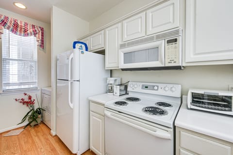 Kitchen | Cooking Basics | Dishware & Flatware | Trash Bags | Paper Towels