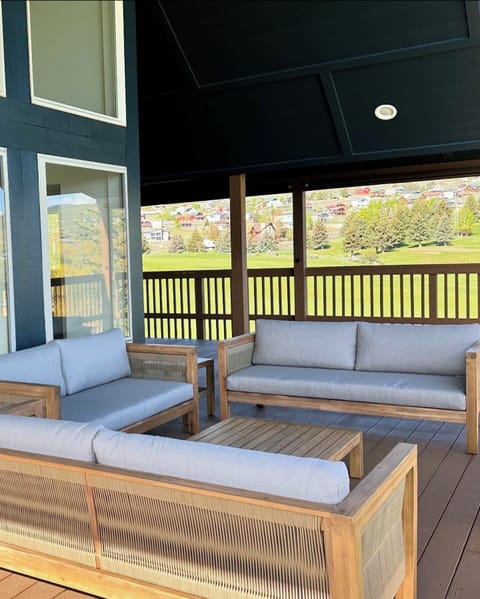 Deck lounge