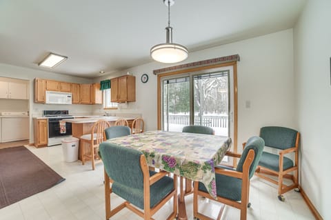 Dining Area | Full Kitchen | Cooking Basics | Washer & Dryer