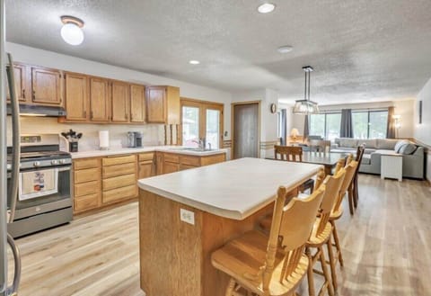 Whip up culinary delights in our fully-equipped kitchen. From pots and pans to essential utensils, we've got all your cooking needs covered. The central island, complete with seating, invites guests to pull up a chair and enjoy the company of the chef in action. Whether you're a seasoned cook or a newbie, our kitchen offers everything you need for delightful meal preparations.