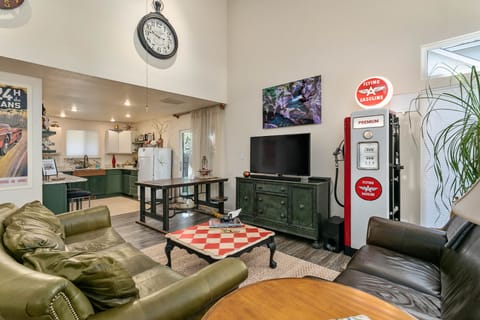 Living room w/kitchen in back