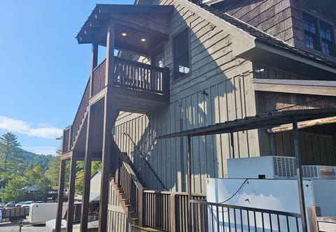 F10FF6CE-359D-4409-B818-E38D282D283A_1_201_a