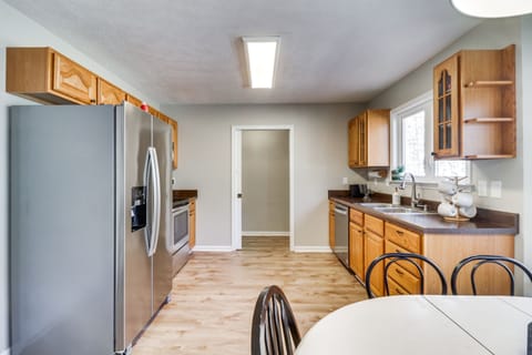 Kitchen | Cooking Basics | Dishware & Flatware | Trash Bags | Paper Towels