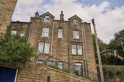 Surrounding houses near to Woodend View 