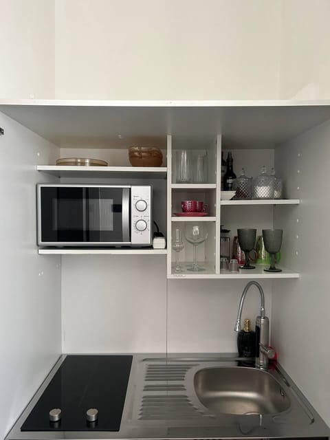 Fully equipped kitchenette.