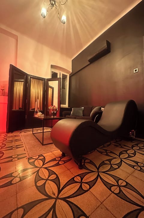 Tantra chair is here for you to try out! It is designed for +20 positions!