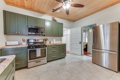 Kitchen | Main Floor | Cooking Basics | Toaster