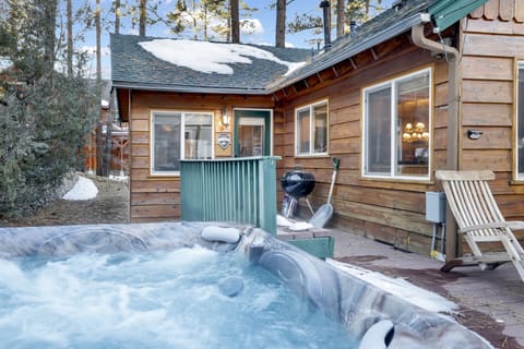 Private outdoor hot tub, surrounded by tall pines, perfect for relaxing under the trees after a day of adventure—enjoy peaceful forest views, fresh air, and a truly rejuvenating stay.