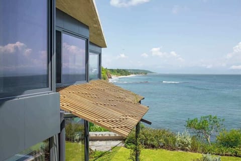 Fachada exterior y vistas