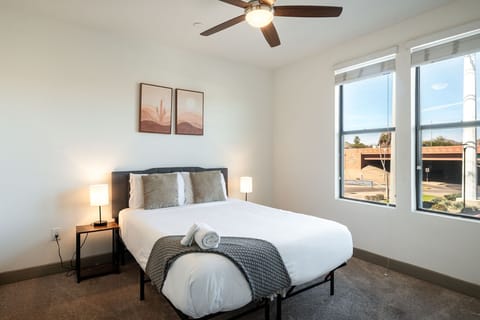 TWO Modern CozySuites at Town Lake waterfront