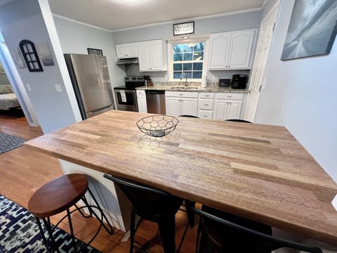 Dinning Table/Island (1)