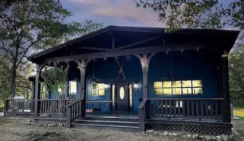 Large wrap around deck gives views scenic views of nature and wildlife.