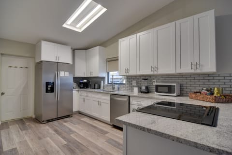 Kitchen | Main Floor | Blender | Drip & Keurig Coffee Makers