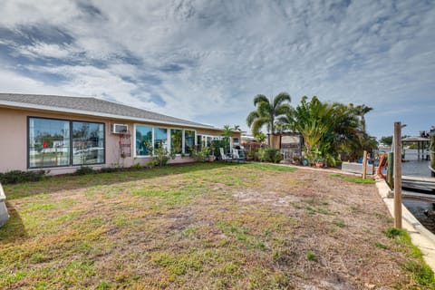 Ruskin Vacation Rental | 3BR | 2.5BA | 2 Steps to Enter | 2,400 Sq Ft