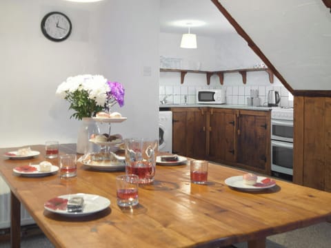 Dining Area | Ty Ceffylau - Cwmiar Holiday Cottages, Llanllwni