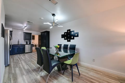 Dining Area | Dishware & Flatware Provided