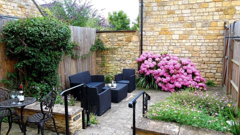 Garden, Bumble Cottage, Bolthole Retreats