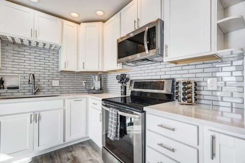 Bring your appetite and creativity to this kitchen that's made for creating mouth-watering masterpieces.