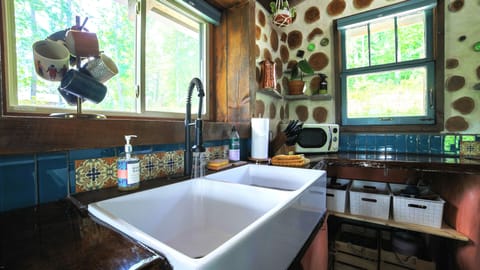 1d690205-f469-46c2-accb-24a0ad361423