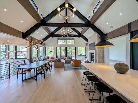 Breathtaking Private Home in East Keystone