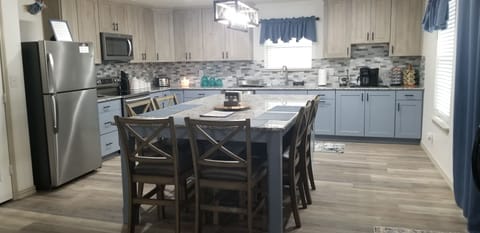 Spacious kitchen with lots of counter space and dining for 6 people.